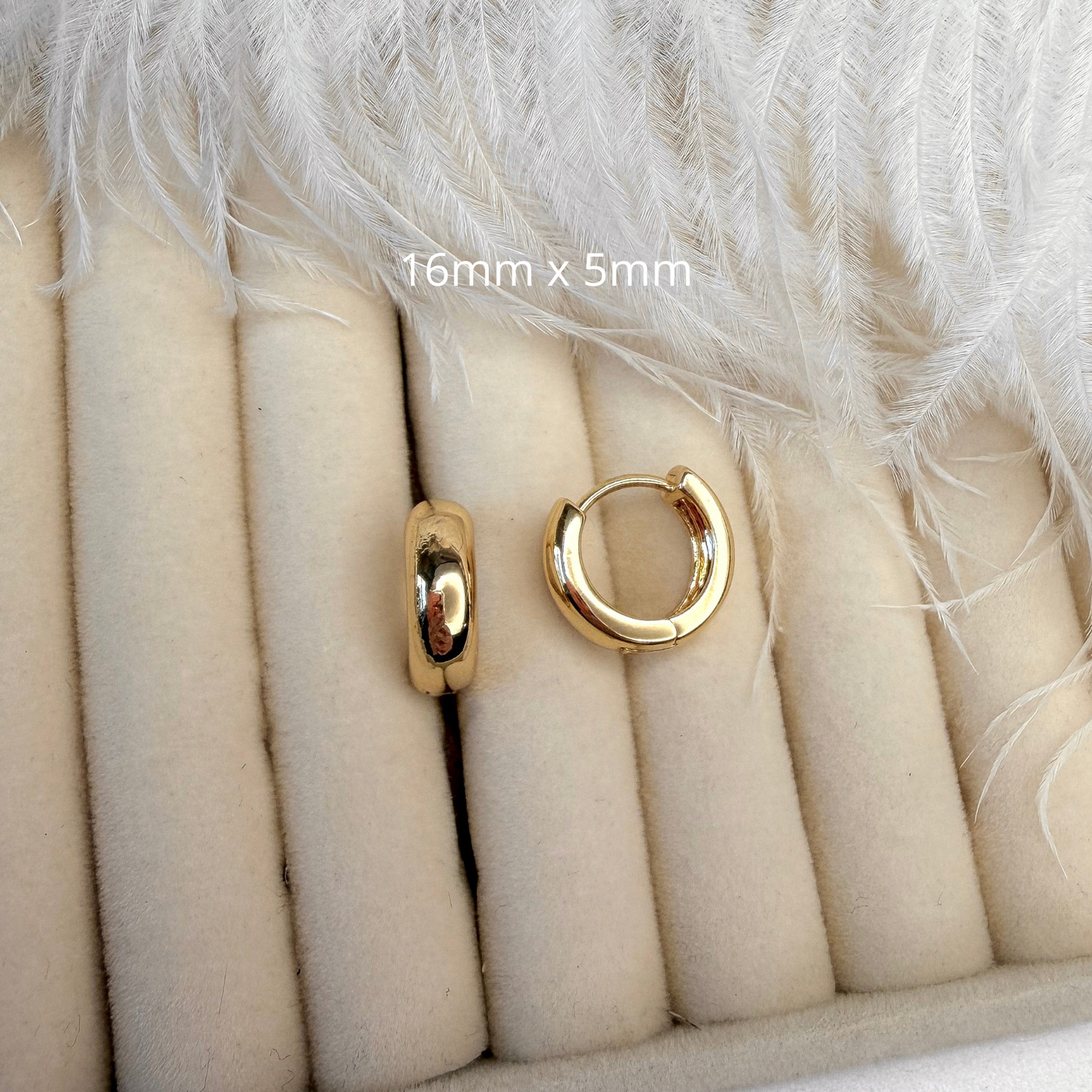 classic gold hoop earrings small