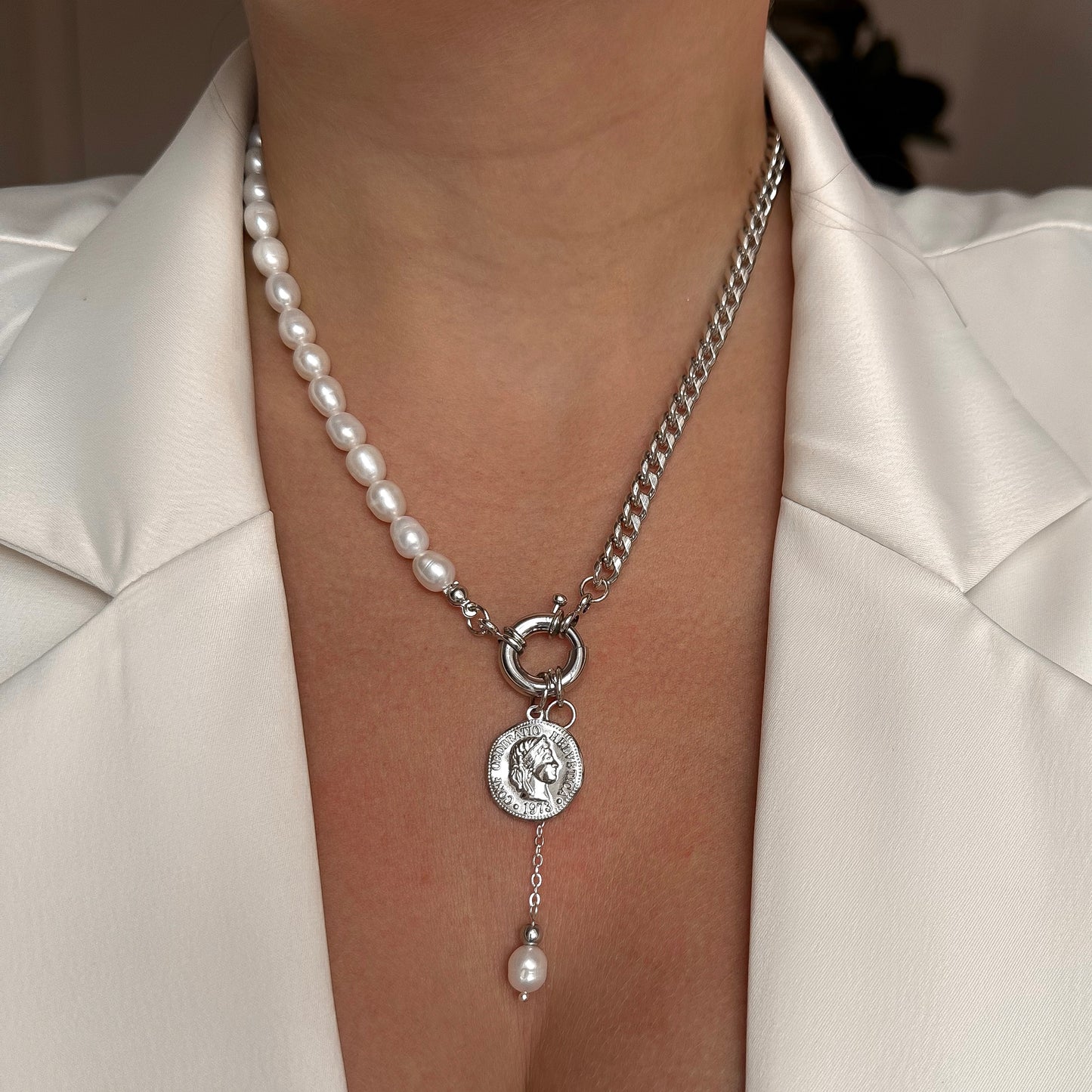 Necklace with coin and pearl pendants (rhodium plated)