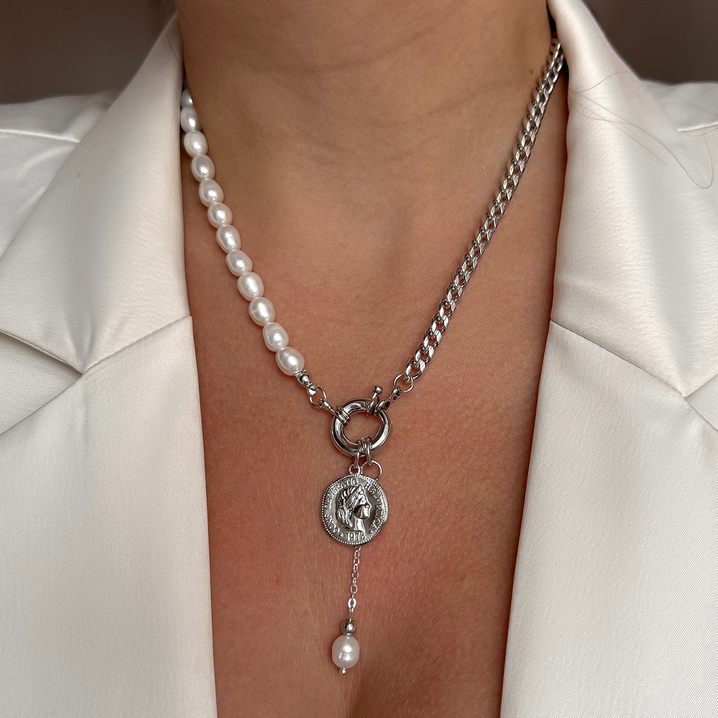 Necklace with coin and pearl pendants (rhodium plated)