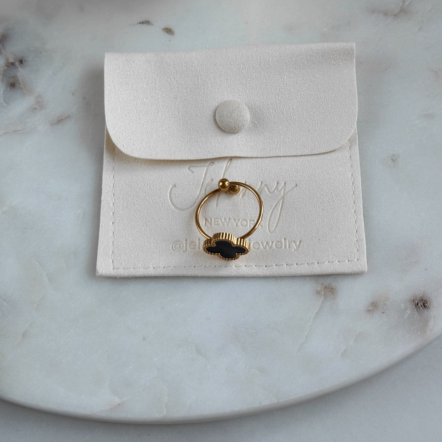 Black onyx clover ring