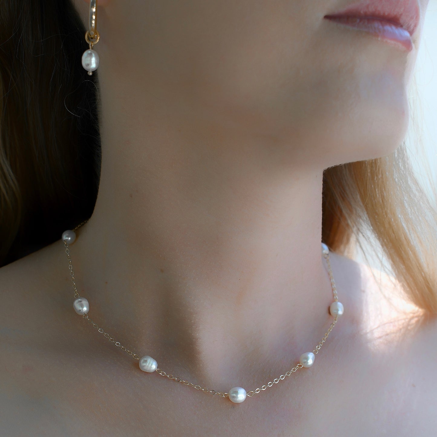 Delicate pearls necklace (gold plated)