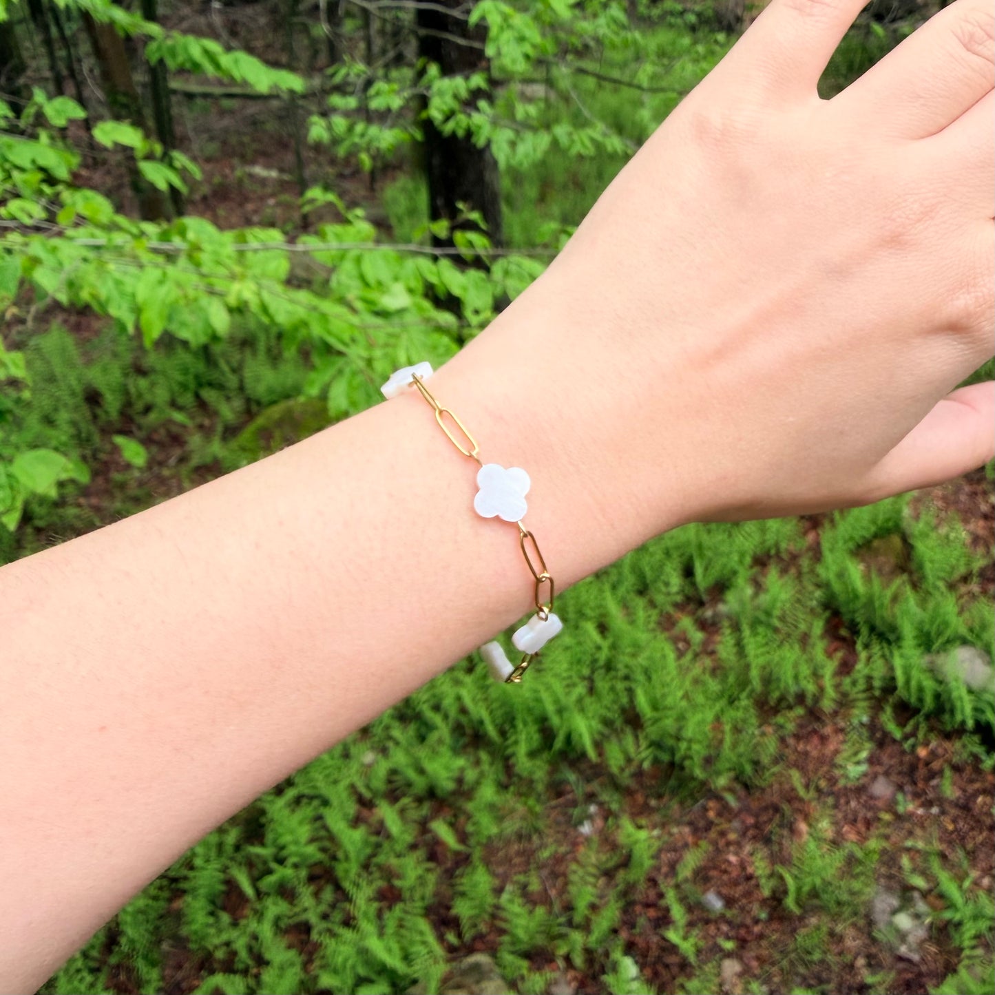 Mother of pearl clover bracelet