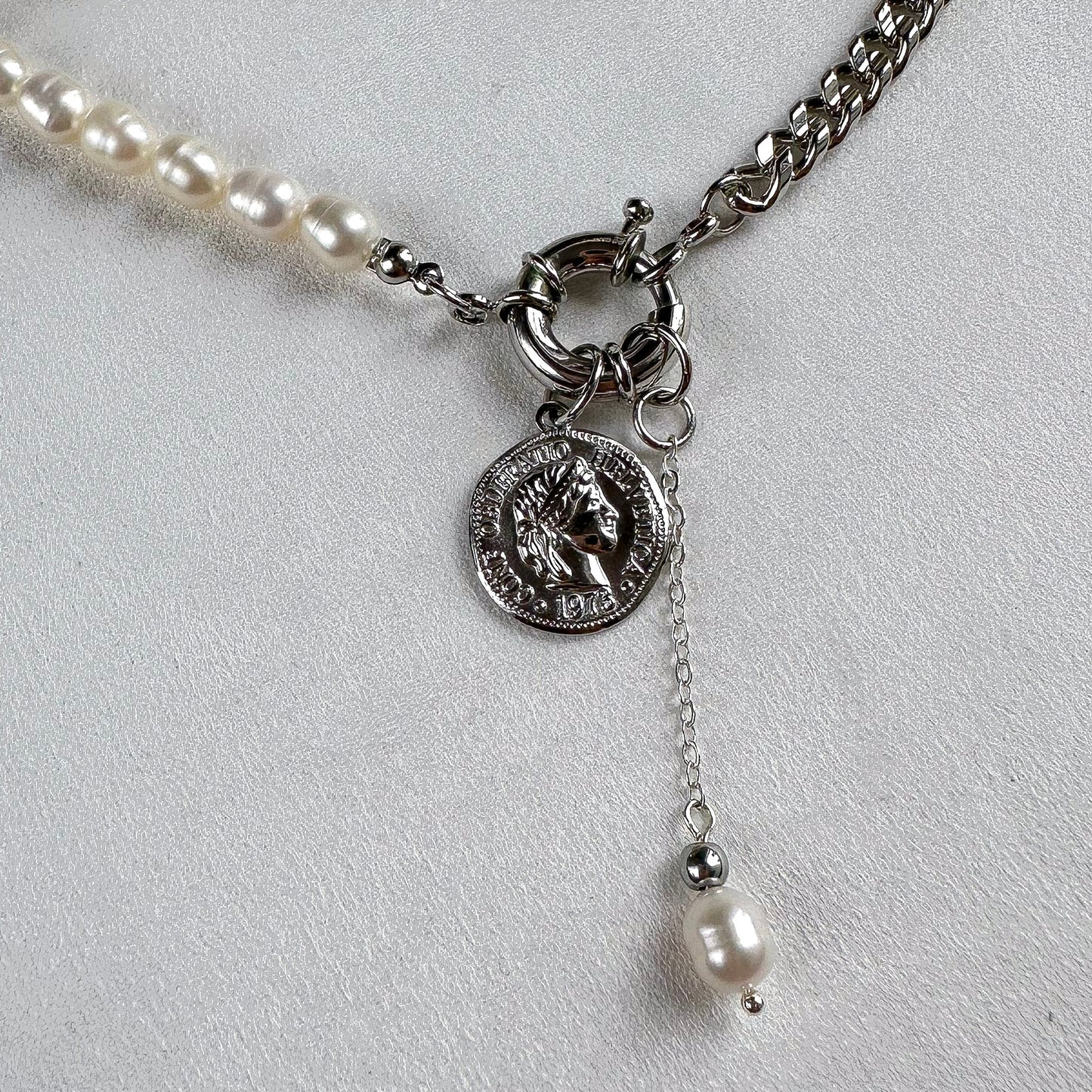 Necklace with coin and pearl pendants (rhodium plated)