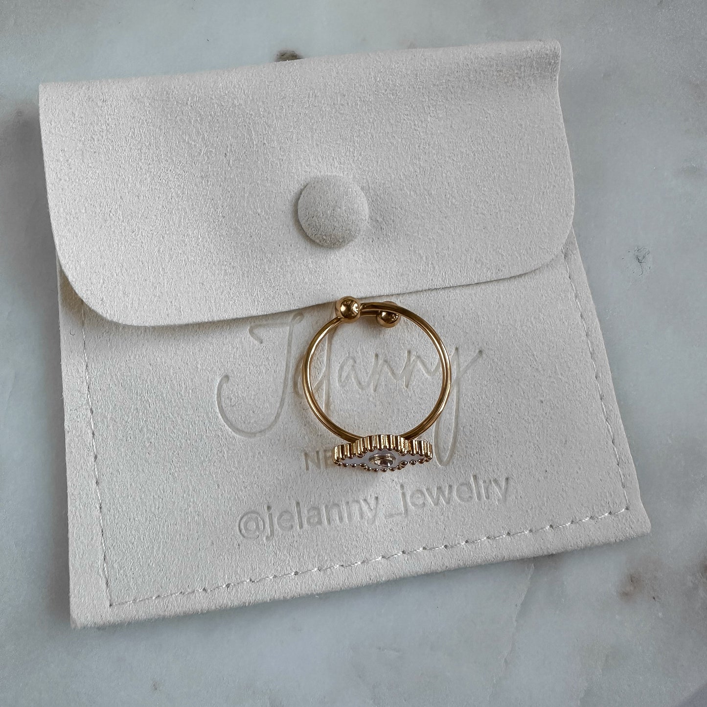Mother-of-pearl and crystal clover ring
