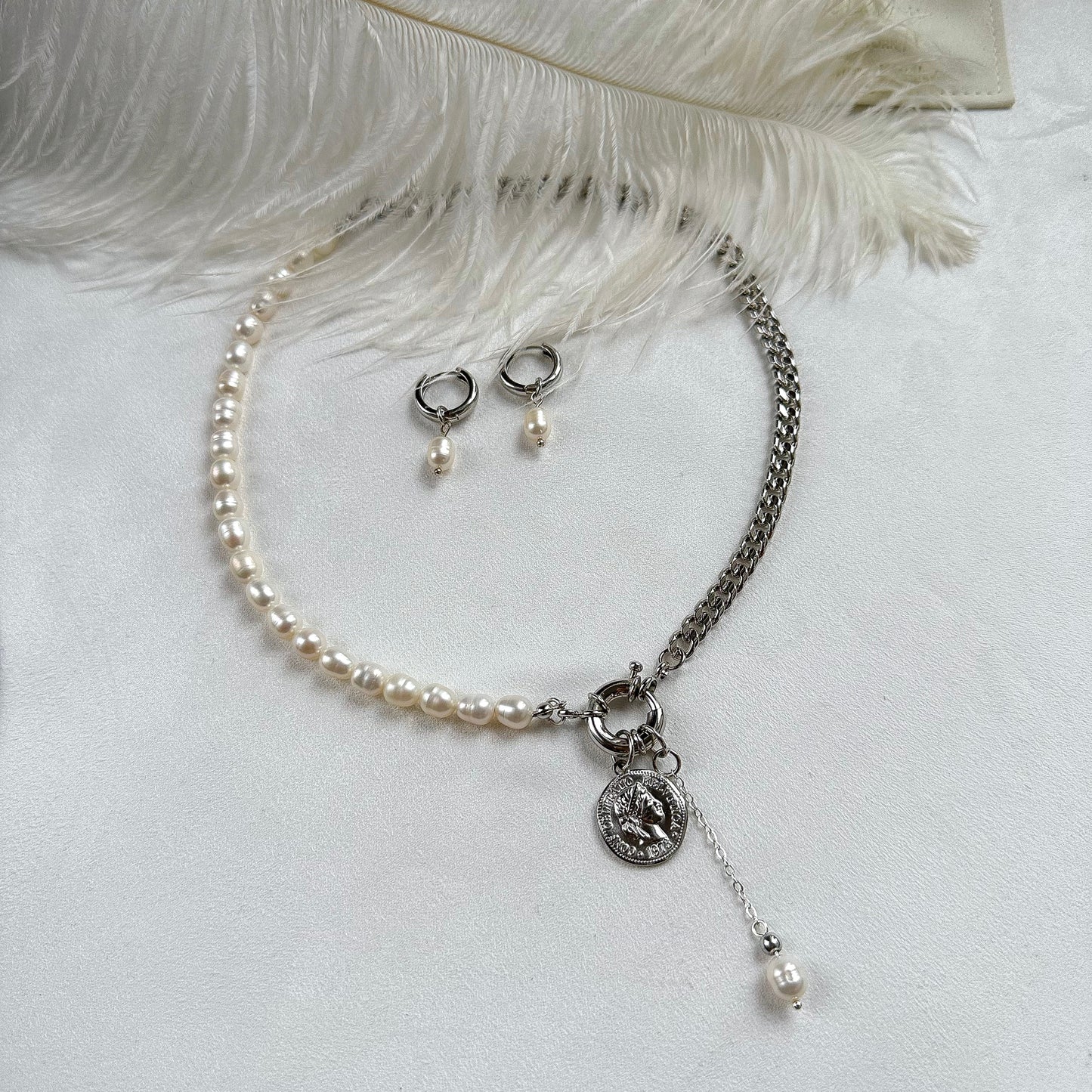 Necklace with coin and pearl pendants (rhodium plated)