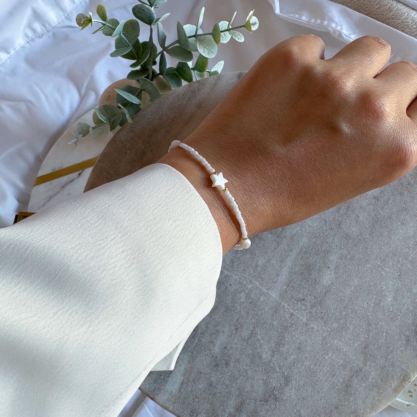 White choker with shell and pearl elements