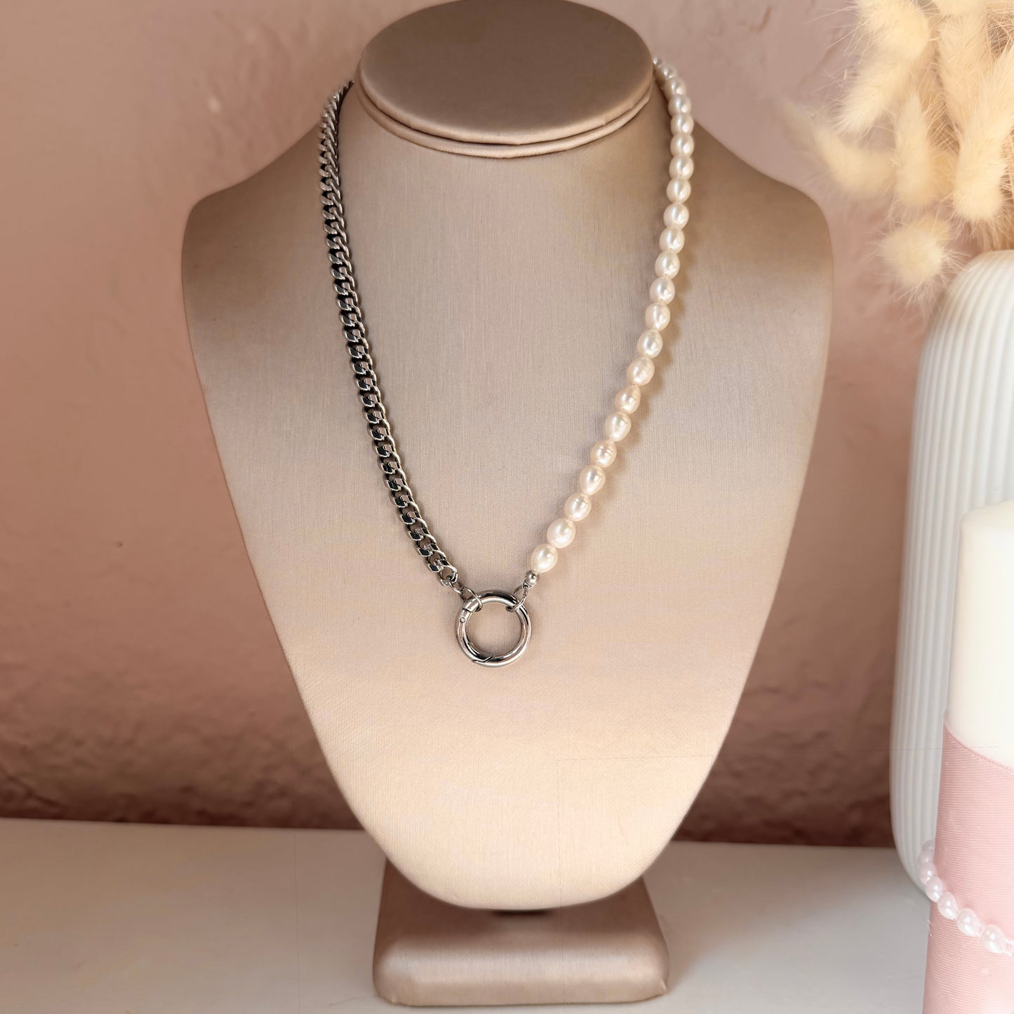Convertible pearl necklace with front clasp