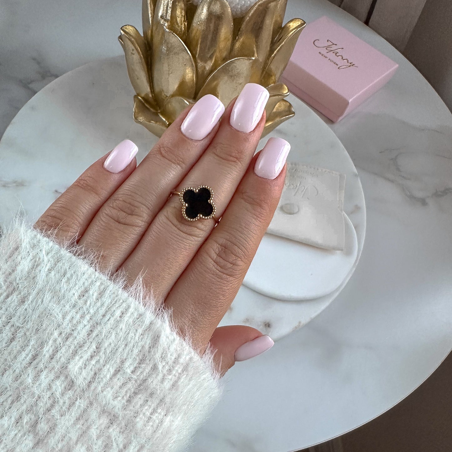 Black onyx clover ring