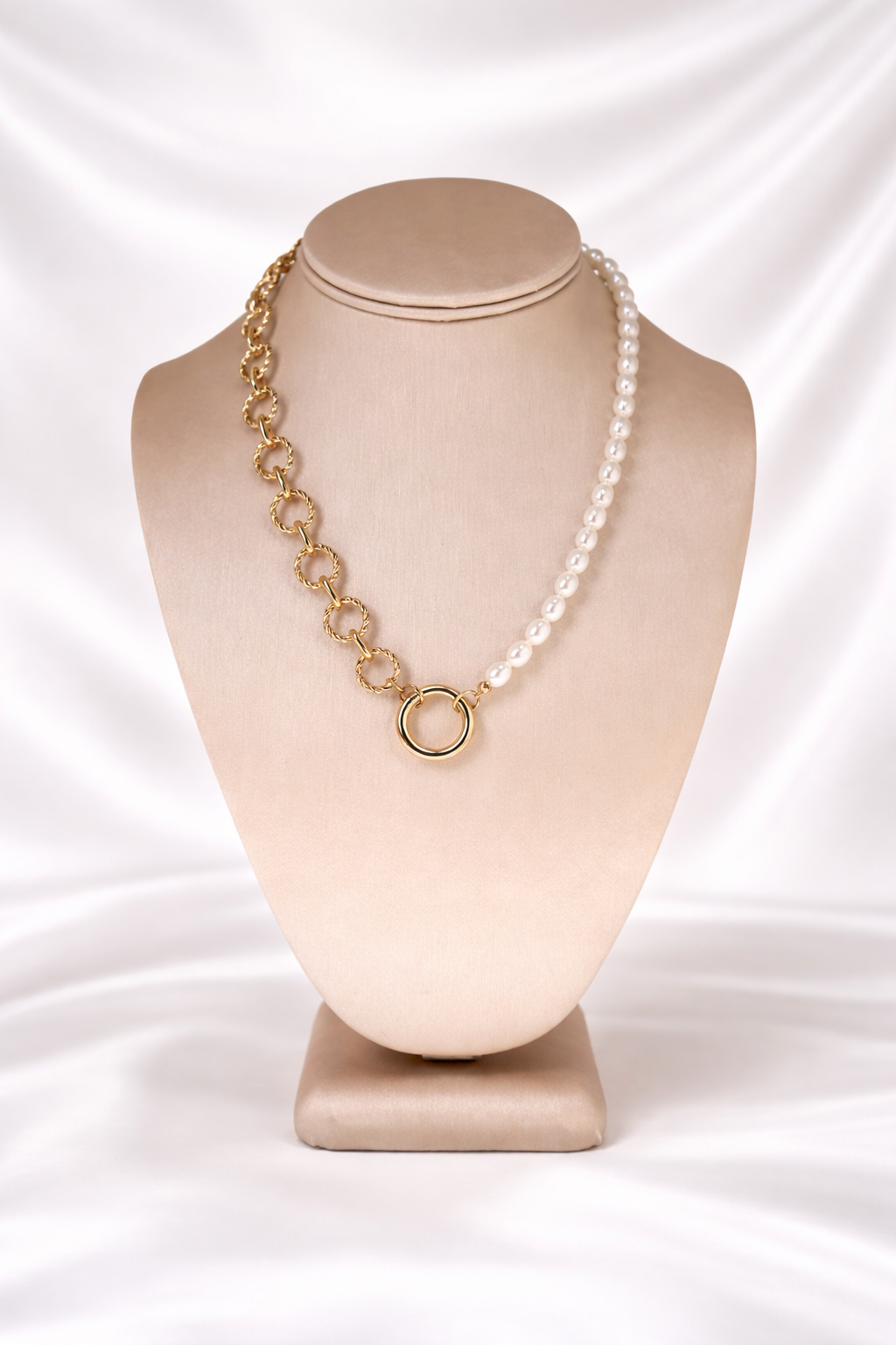 Convertible pearl necklace with front clasp