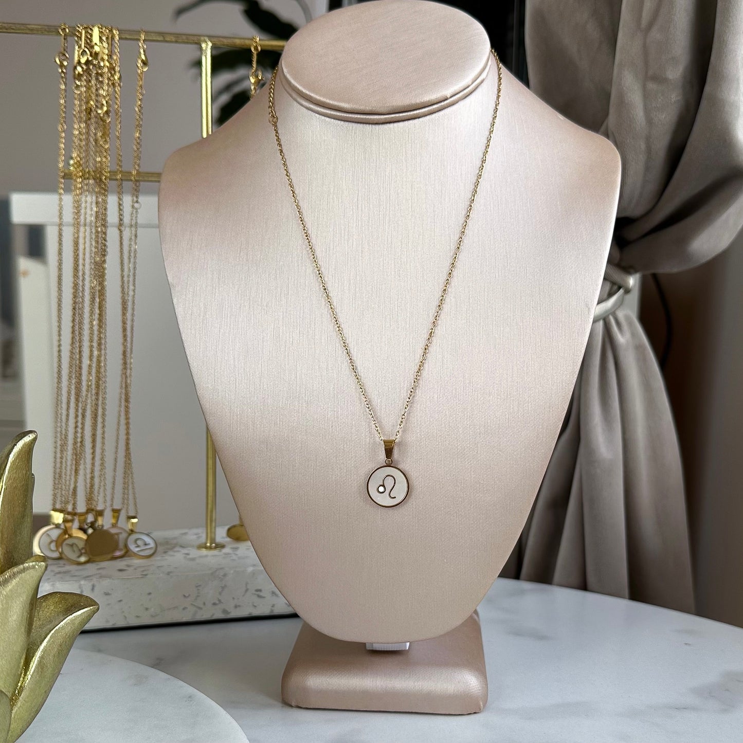 Zodiac pendant necklace Leo (July 23 - August 22)
