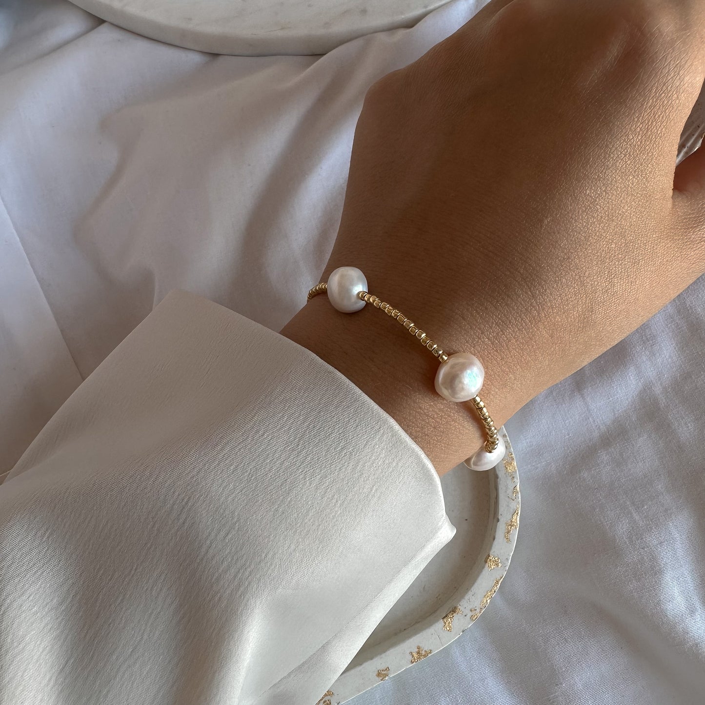 Natural pearls and seed beads bracelet