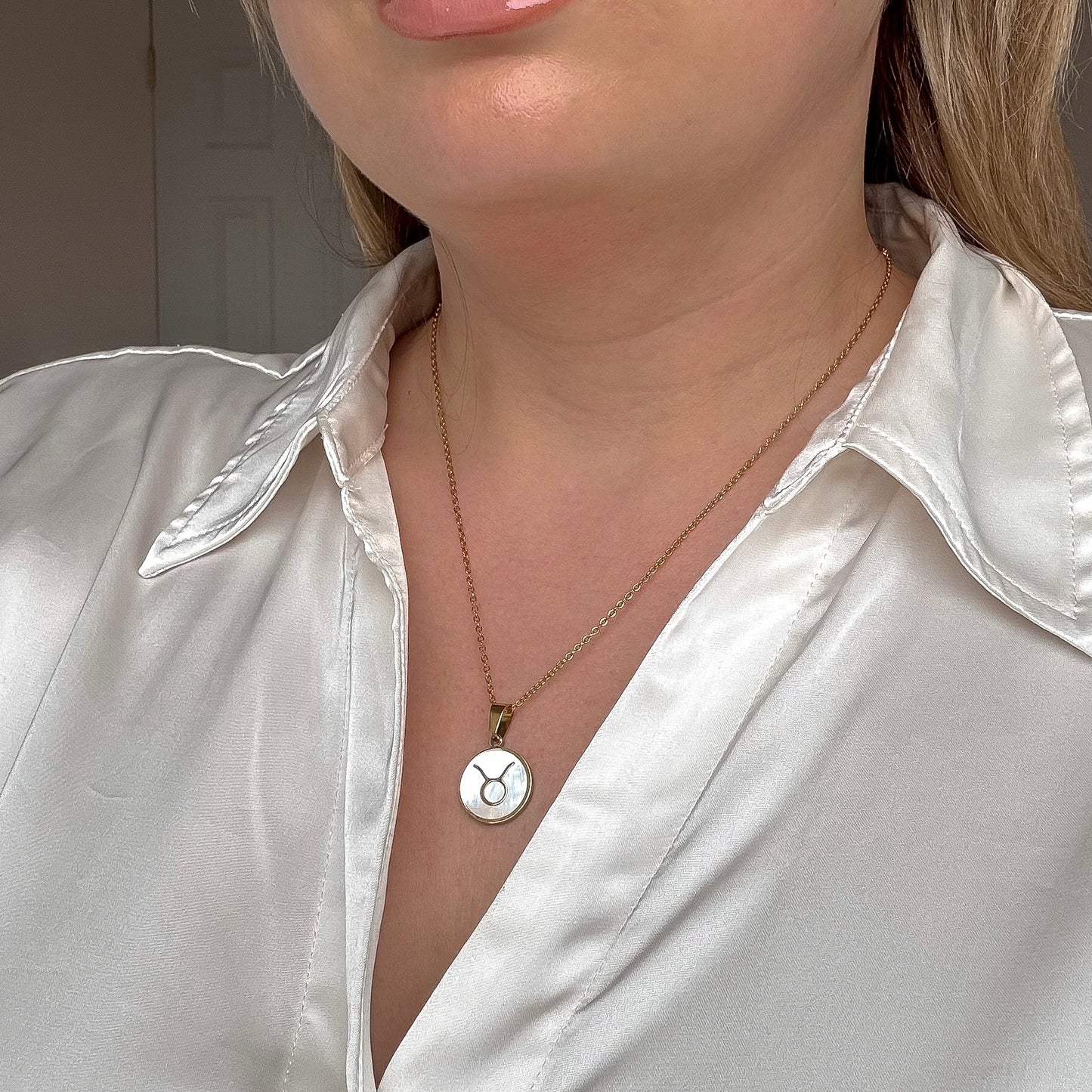 Zodiac pendant necklace Taurus (April 20 - May 20)