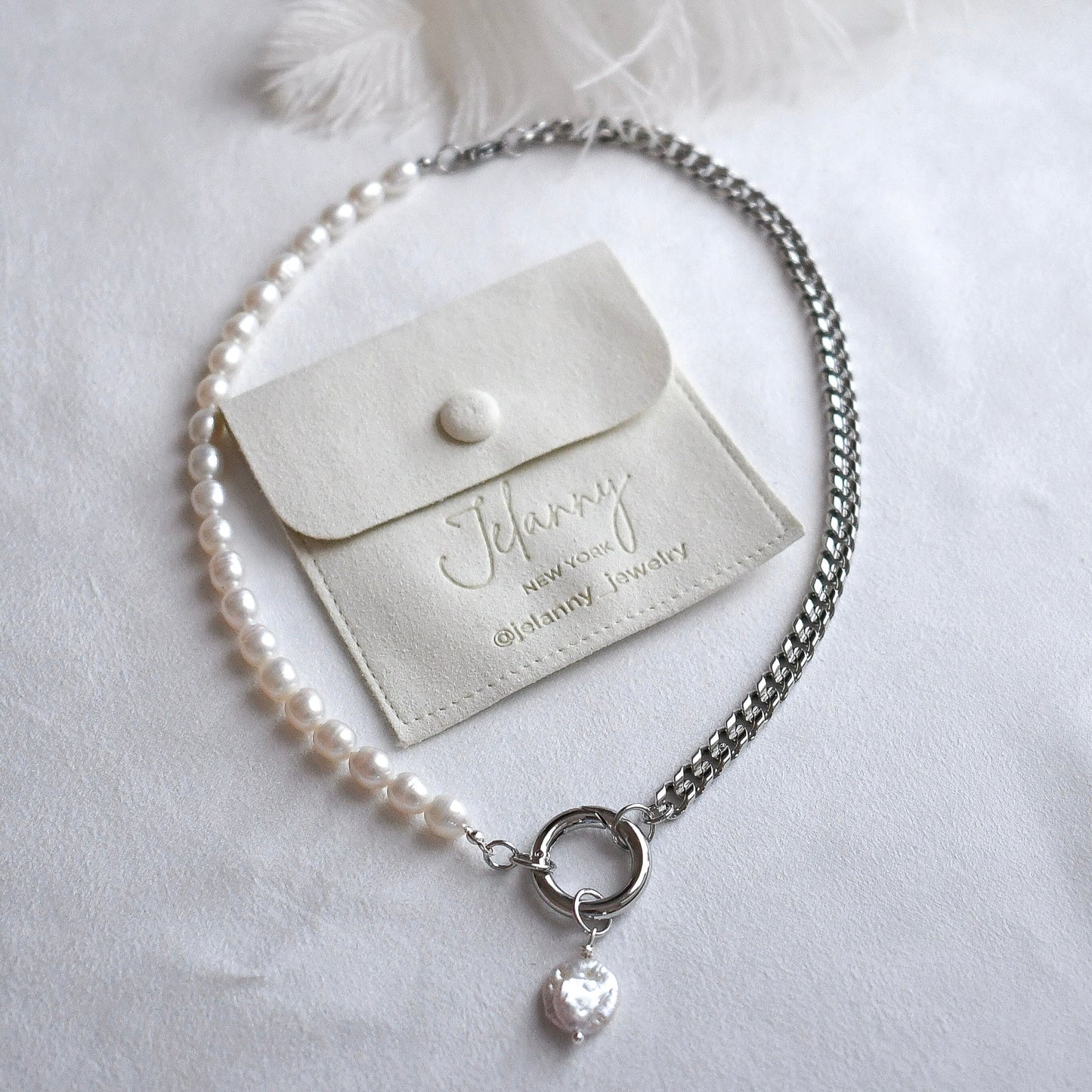 Bracelet with coin pearl (rhodium plated)