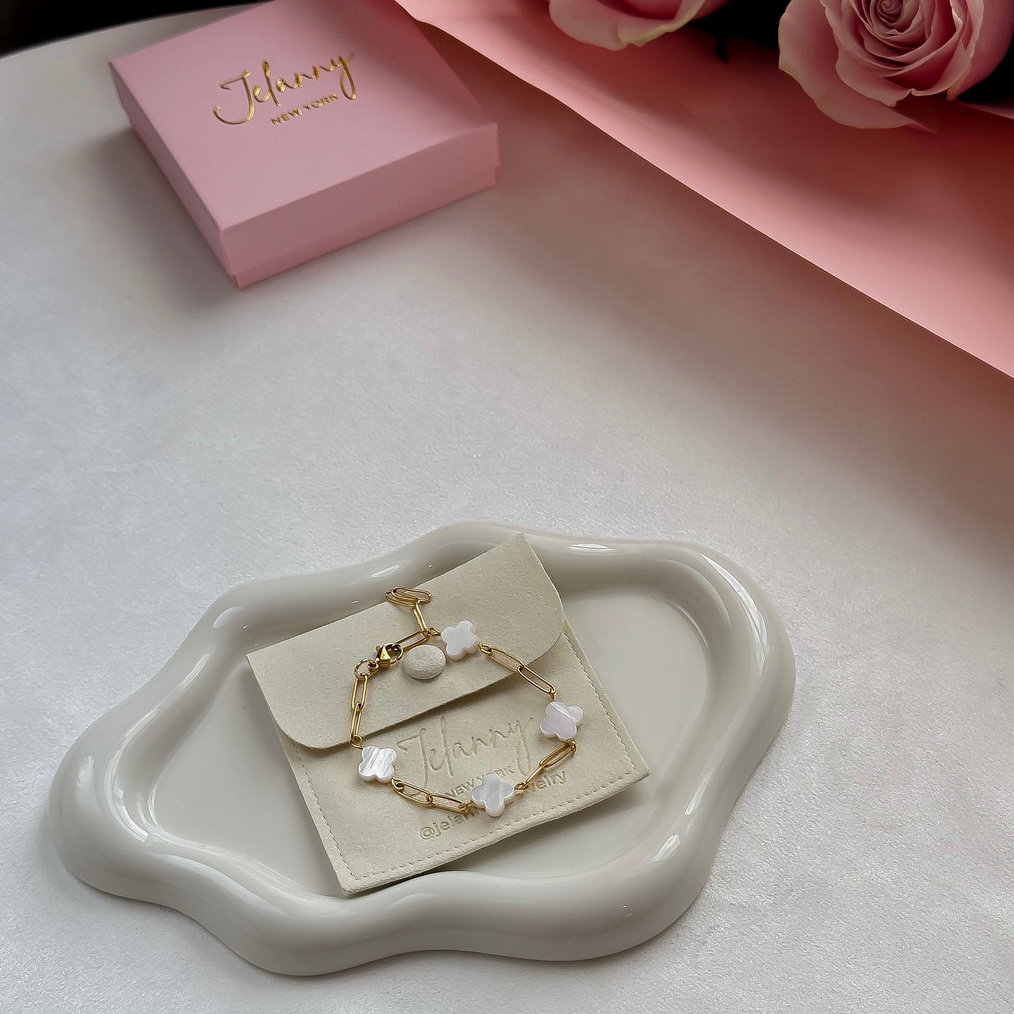 Mother of pearl clover bracelet