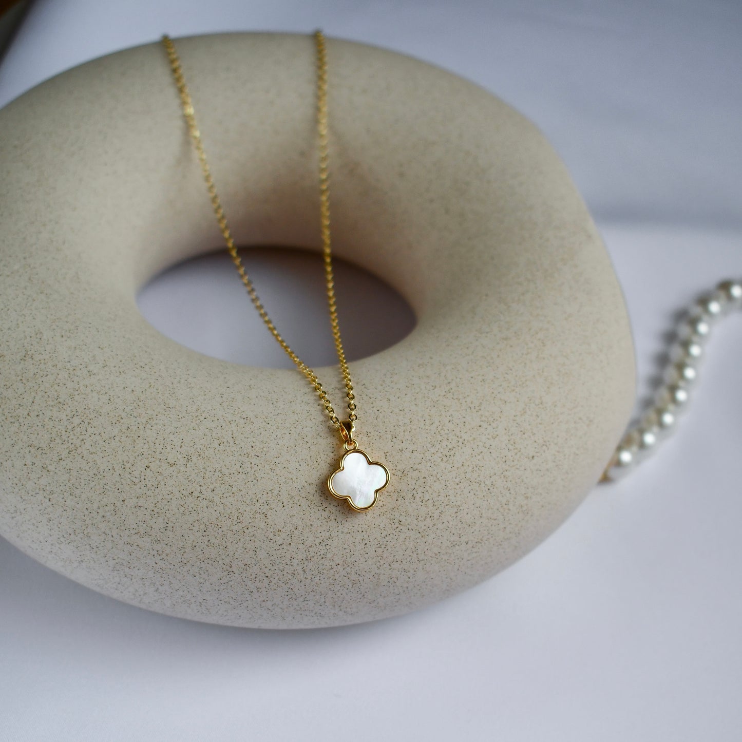 Necklace with clover pendant (gold plated)