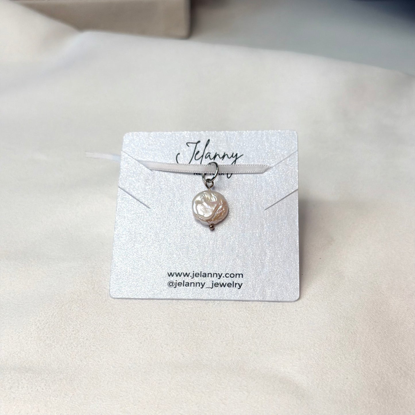 Coin pearl charm 1 pc