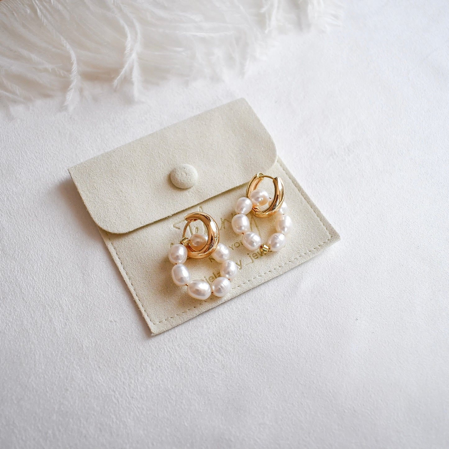 Natural freshwater pearl earrings (gold plated)