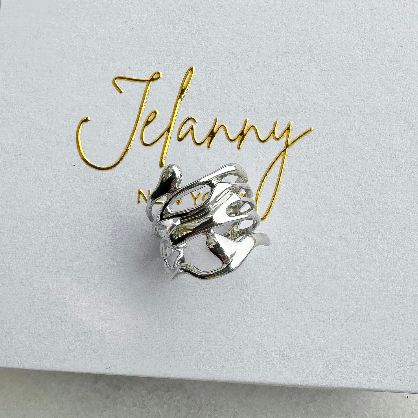 Trendy ring ( gold or silver color)