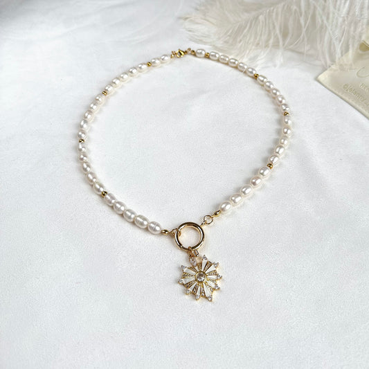 Pearl necklace with enamel heart pendant (gold plated)