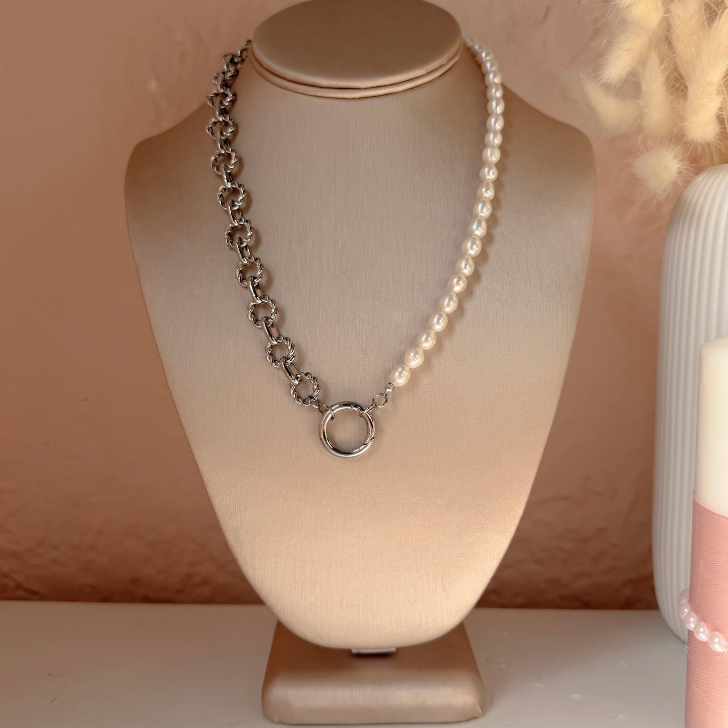 Convertible pearl necklace with front clasp