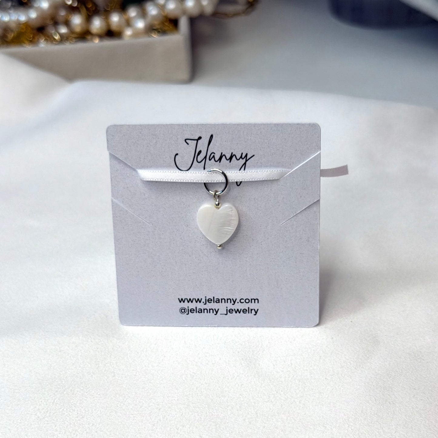 Mother-of-pearl heart charm 1 pc