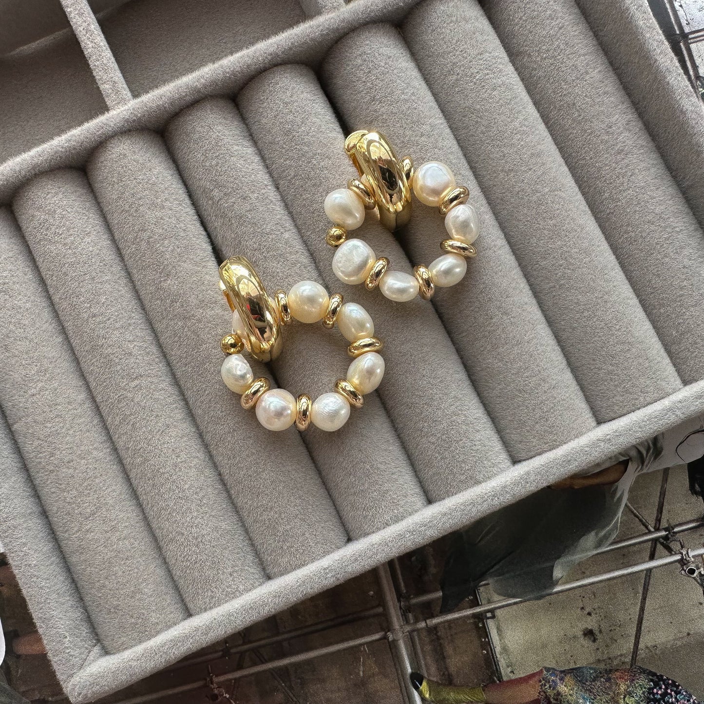 Natural freshwater pearl earrings (gold plated)