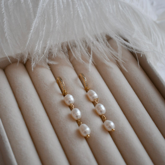 Natural freshwater pearl earrings (gold plated)