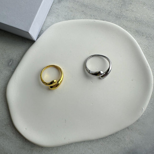 Trendy ring ( gold or silver color)