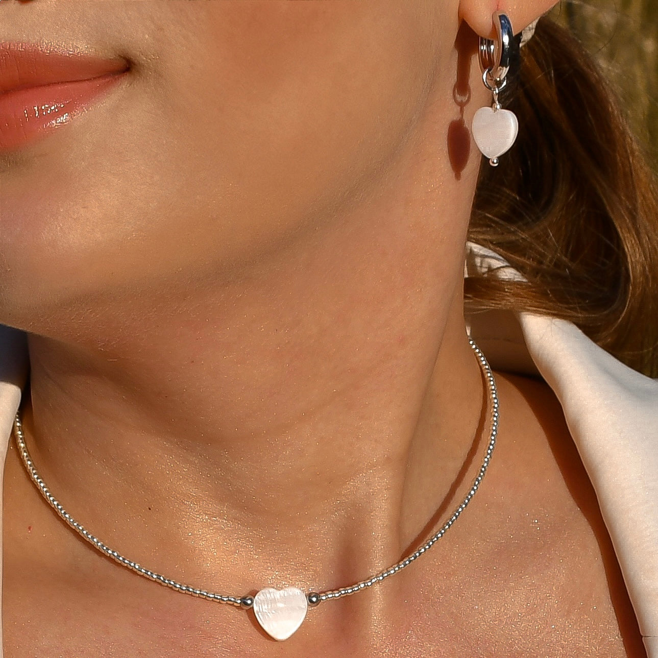 Mother-of-pearl heart  & seed beads choker (silver)