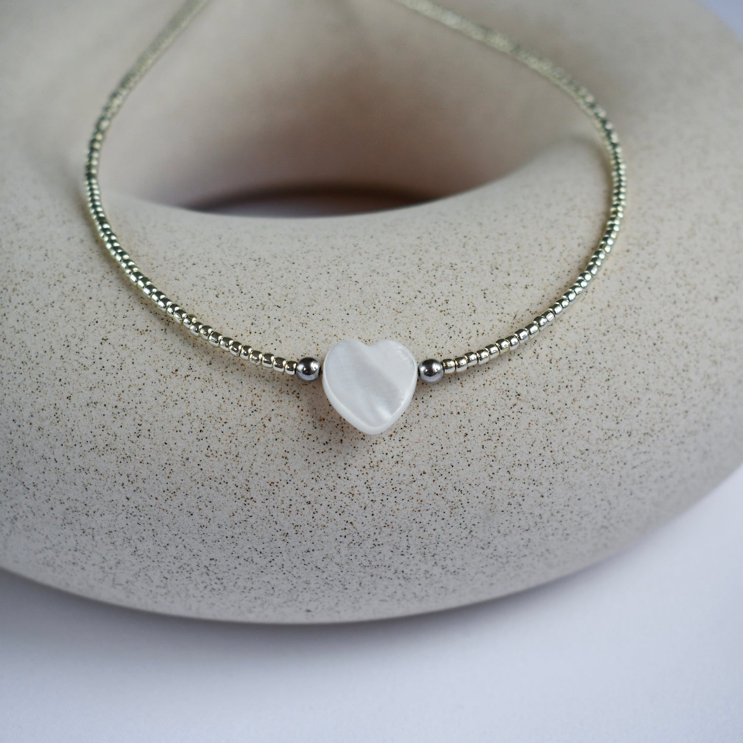 Mother-of-pearl heart  & seed beads choker (silver)