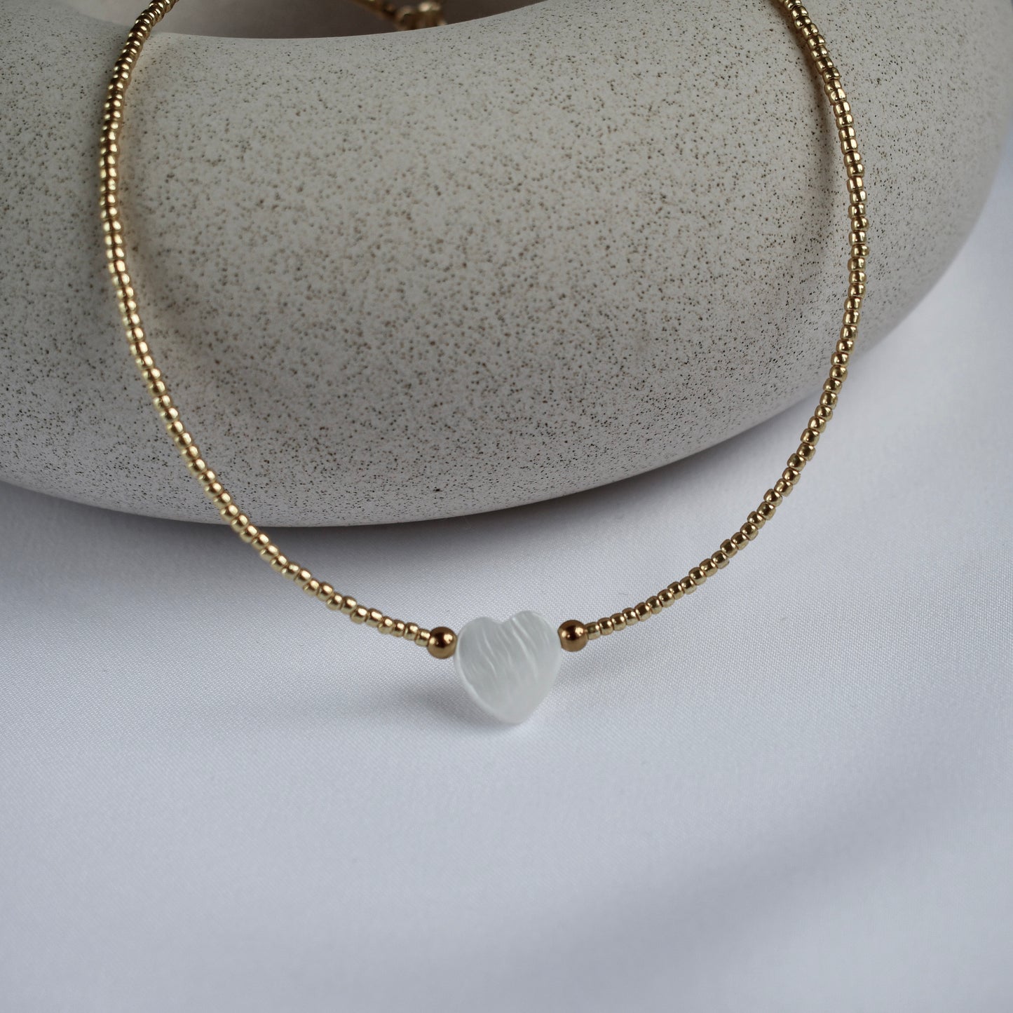 Mother-of-pearl heart  & seed beads choker (gold)