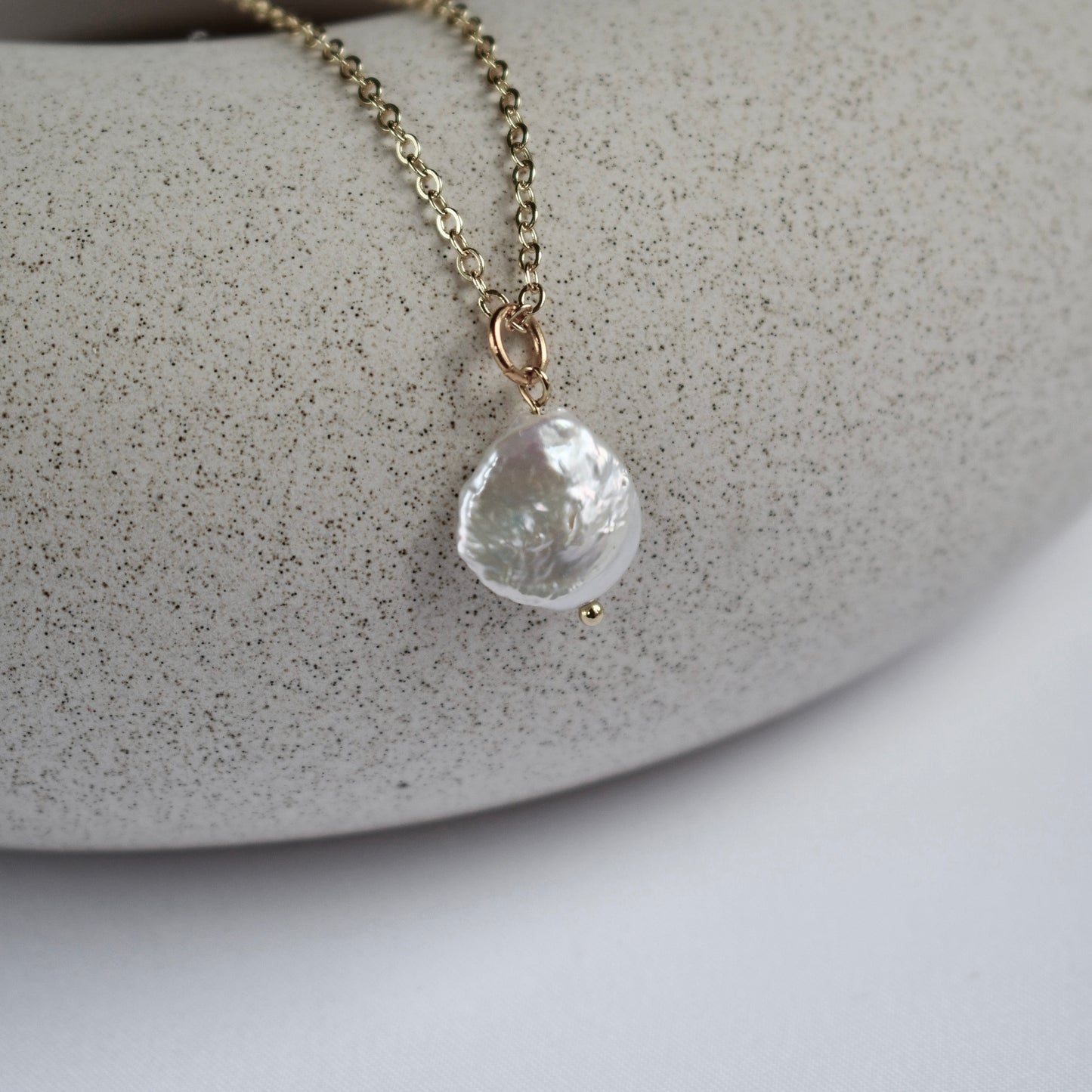 Chain necklace with baroque coin pearl pendant