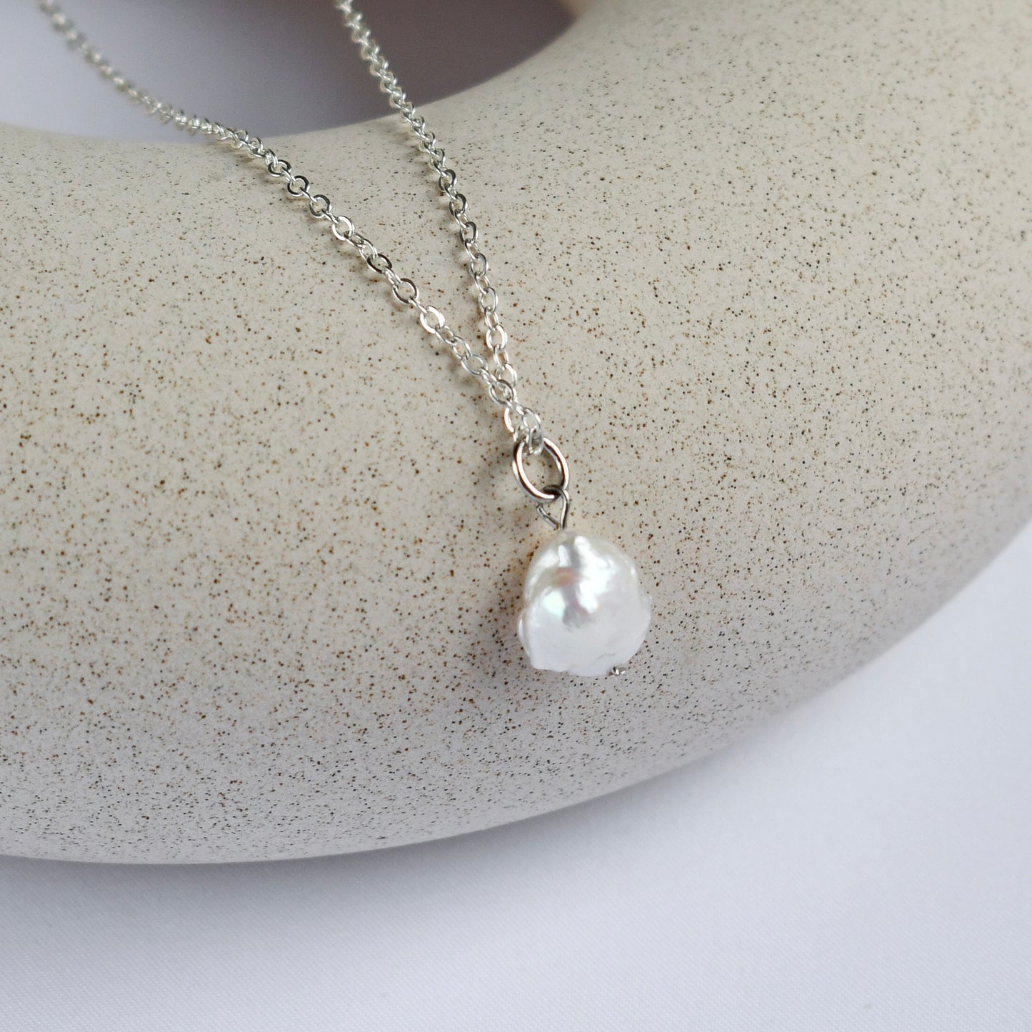 Chain necklace with baroque coin pearl pendant