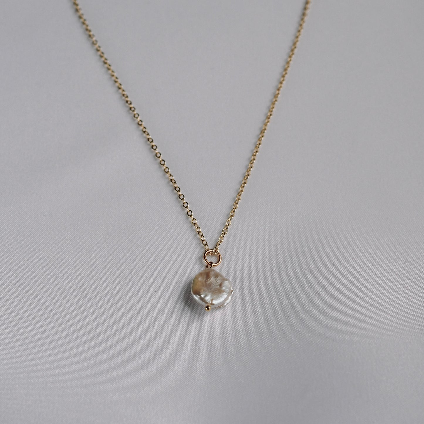 Chain necklace with baroque coin pearl pendant