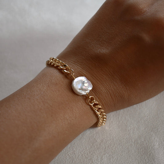 Baroque coin pearl and cuban chain bracelet (gold)