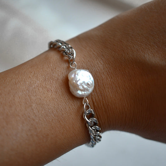 Baroque coin pearl and cuban chain bracelet (silv)