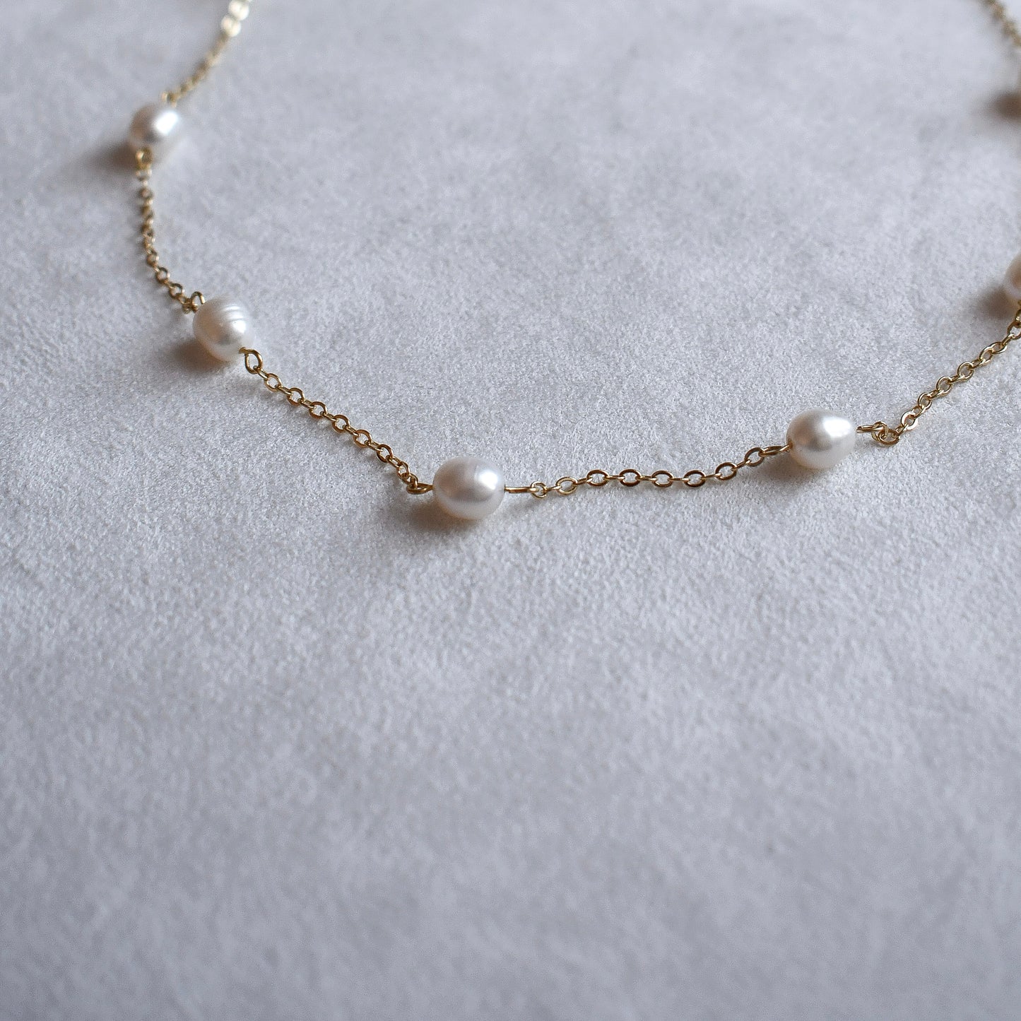 Freshwater pearls and chain necklace
