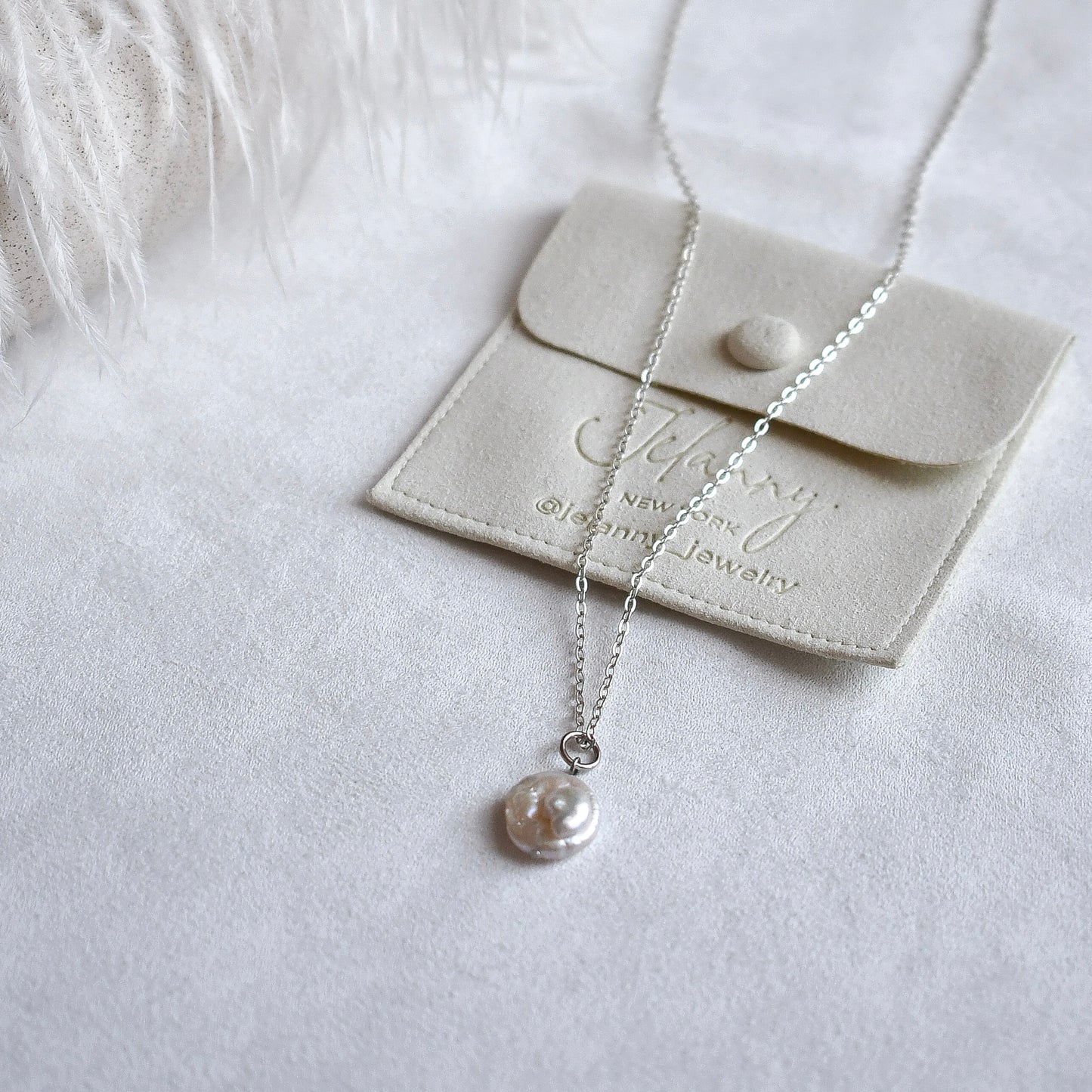 Chain necklace with baroque coin pearl pendant