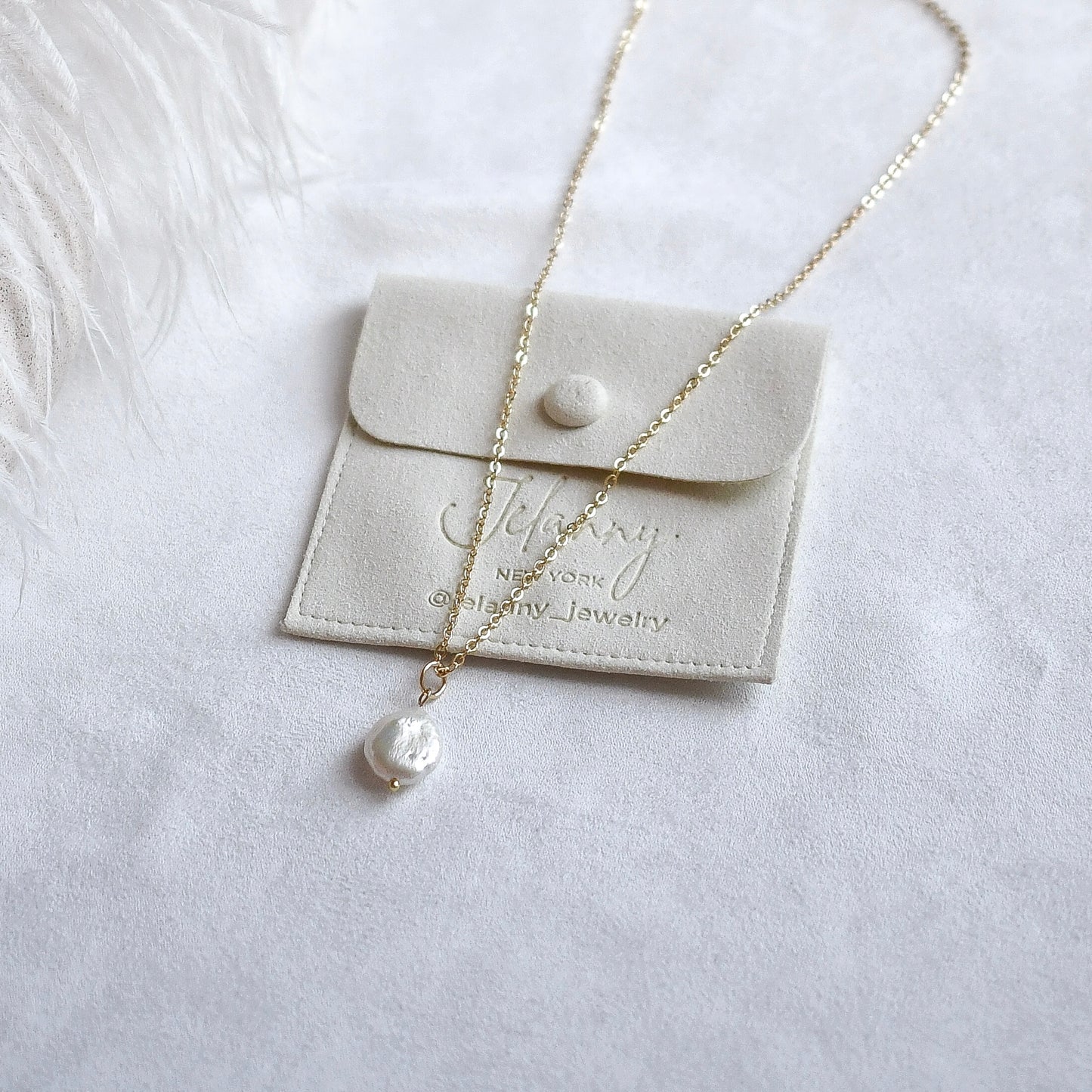 Chain necklace with baroque coin pearl pendant