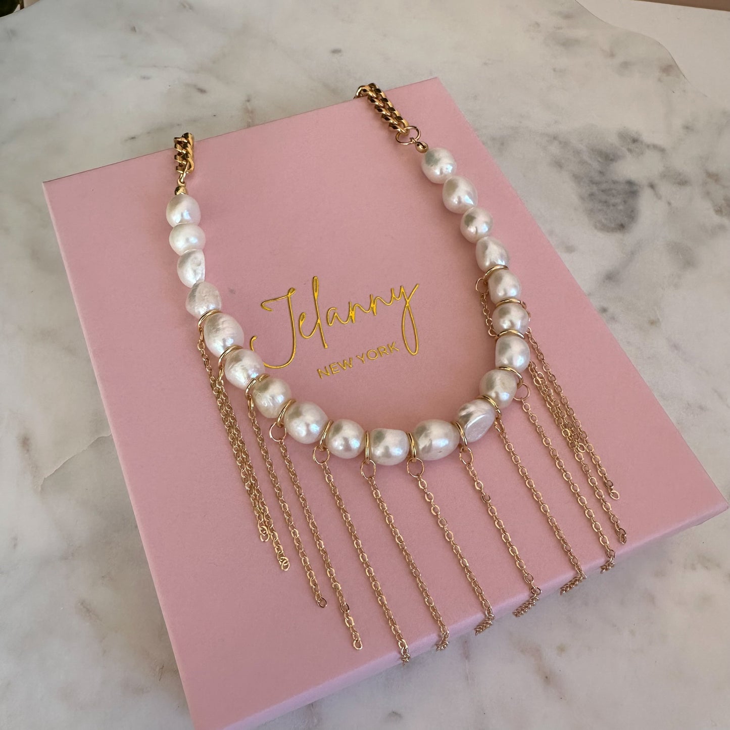 Natural pearl necklace with chains