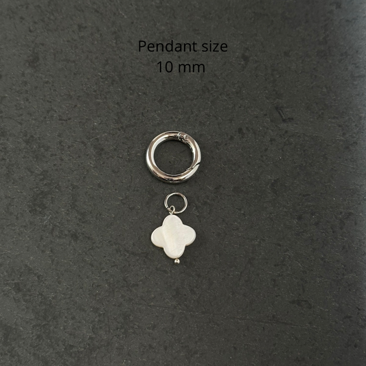 Necklace charm (mother-of-pearl medium clover)