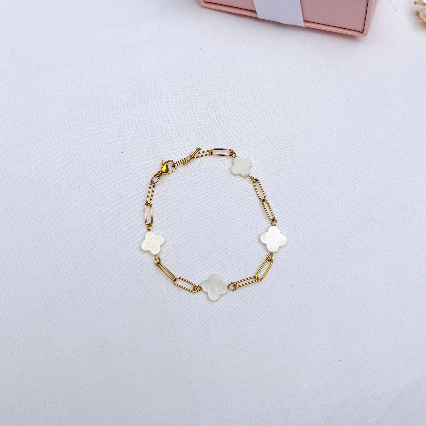 Mother of pearl clover bracelet