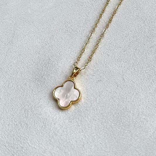 Necklace with clover pendant (gold plated)