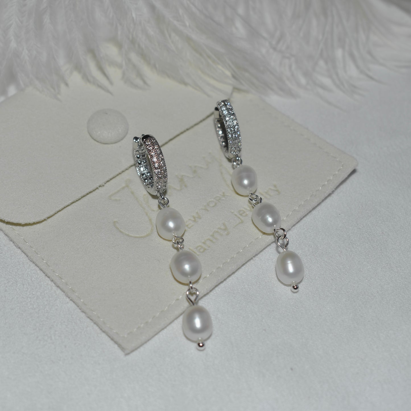 Natural freshwater pearl earrings (rhodium plated)