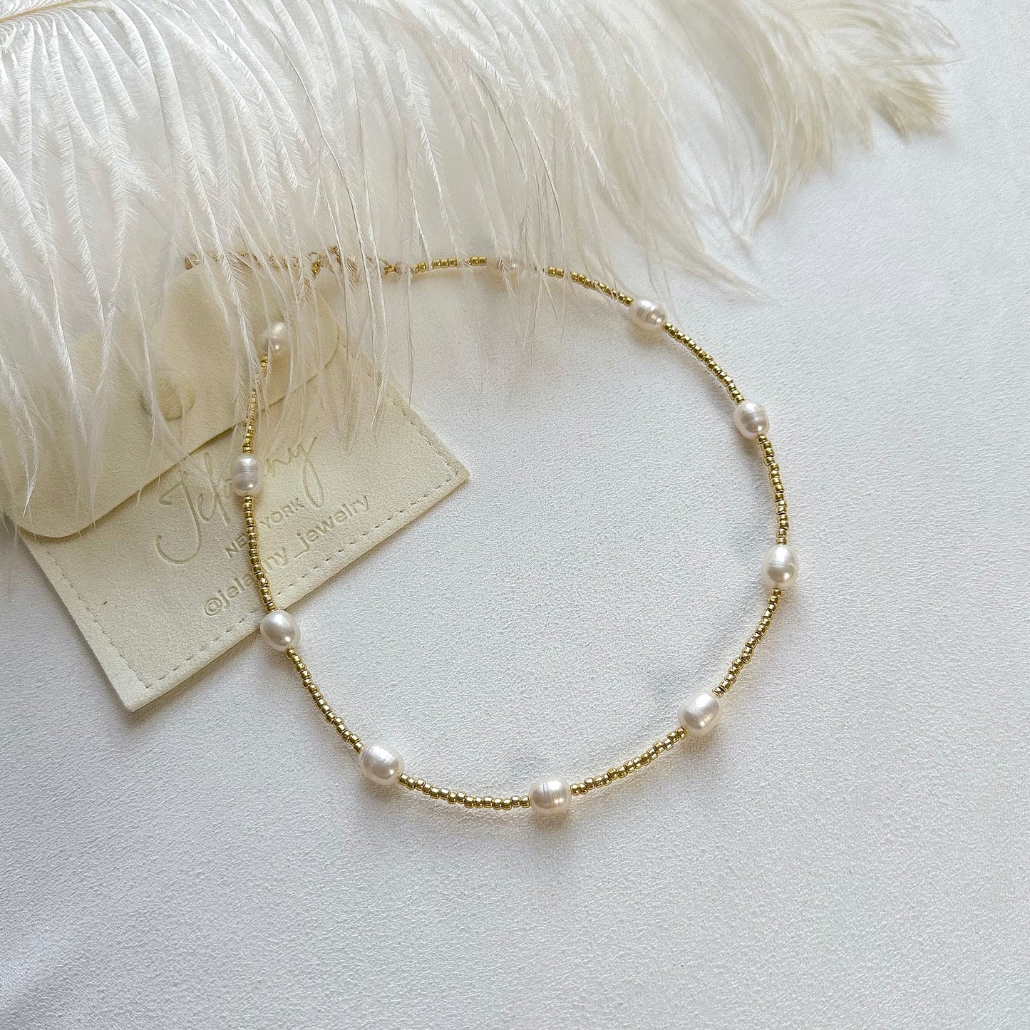 Freshwater pearls and seed beads necklace (gold)