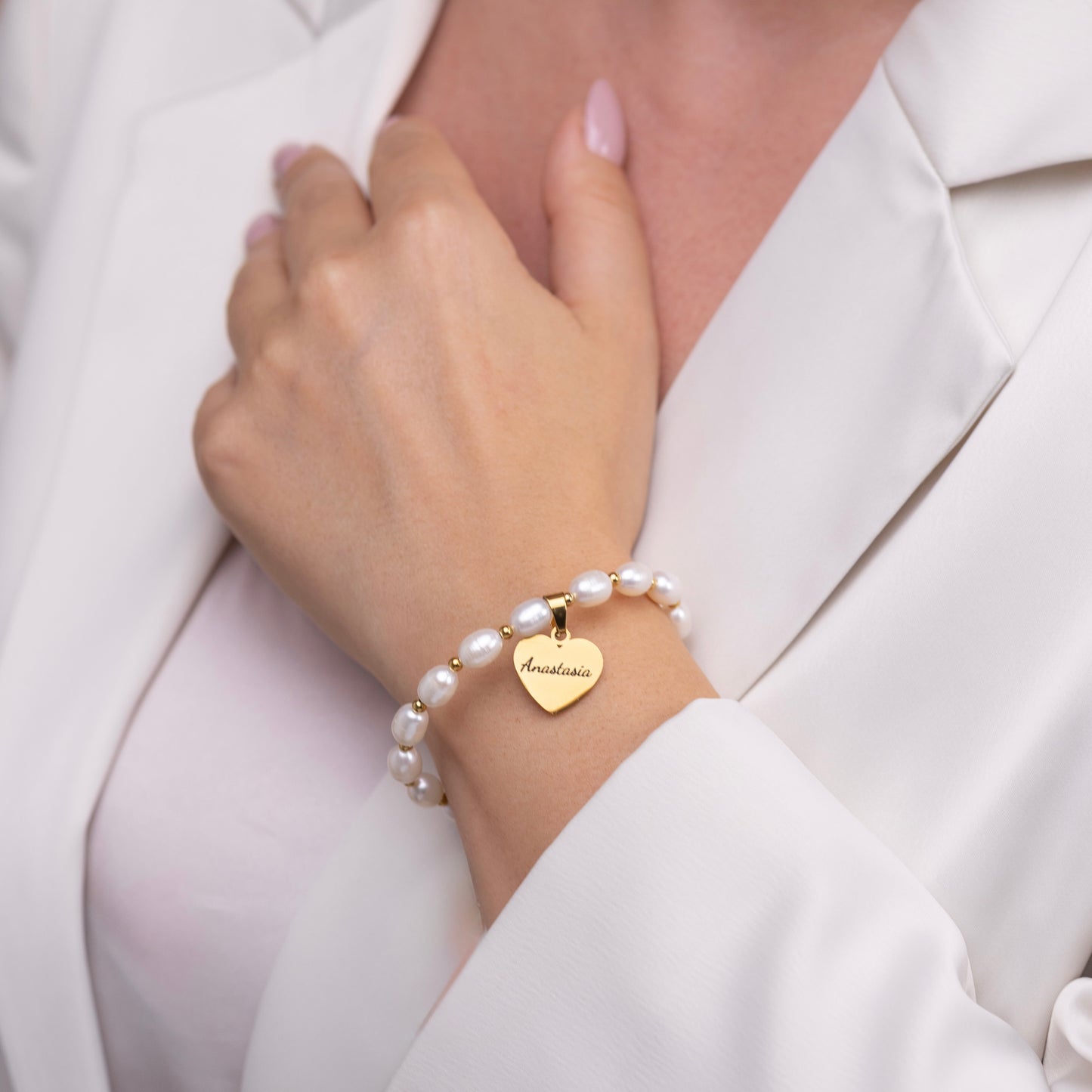 Minimalist pearl bracelet with personalized heart pendant