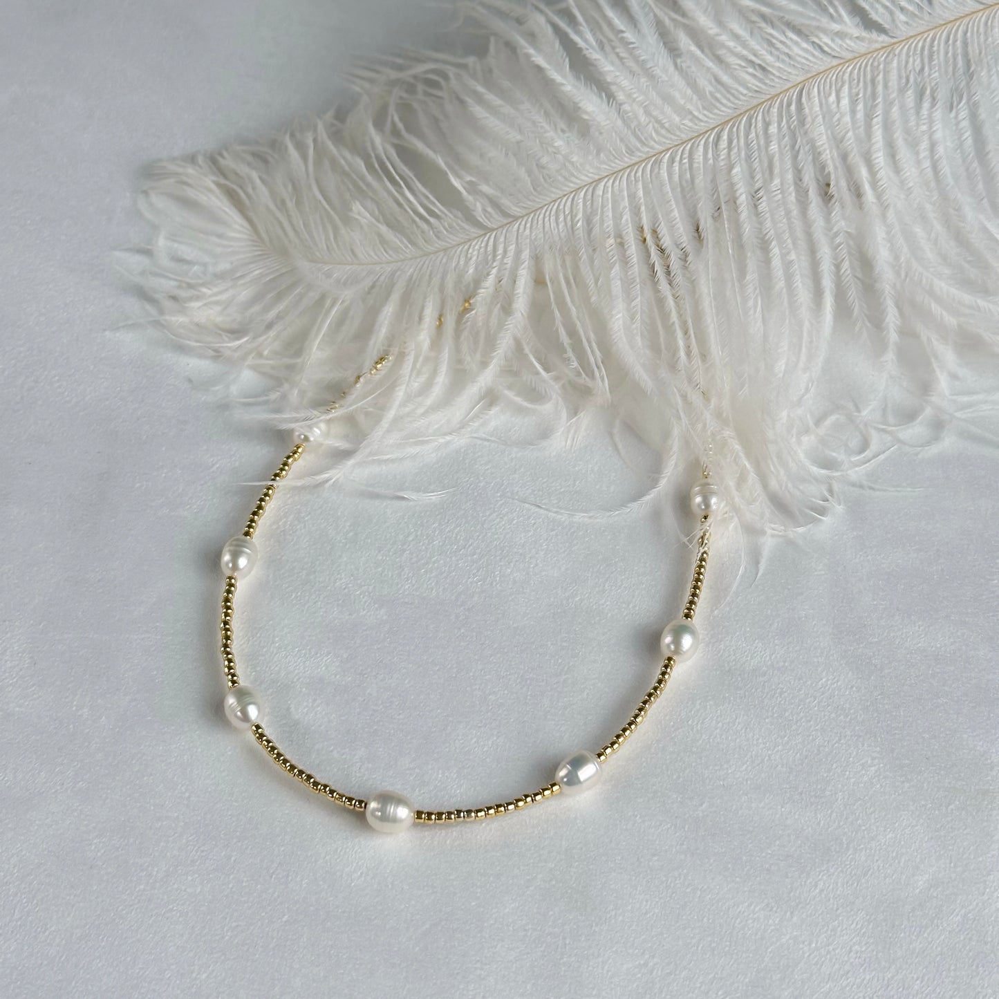 Freshwater pearls and seed beads necklace (gold)