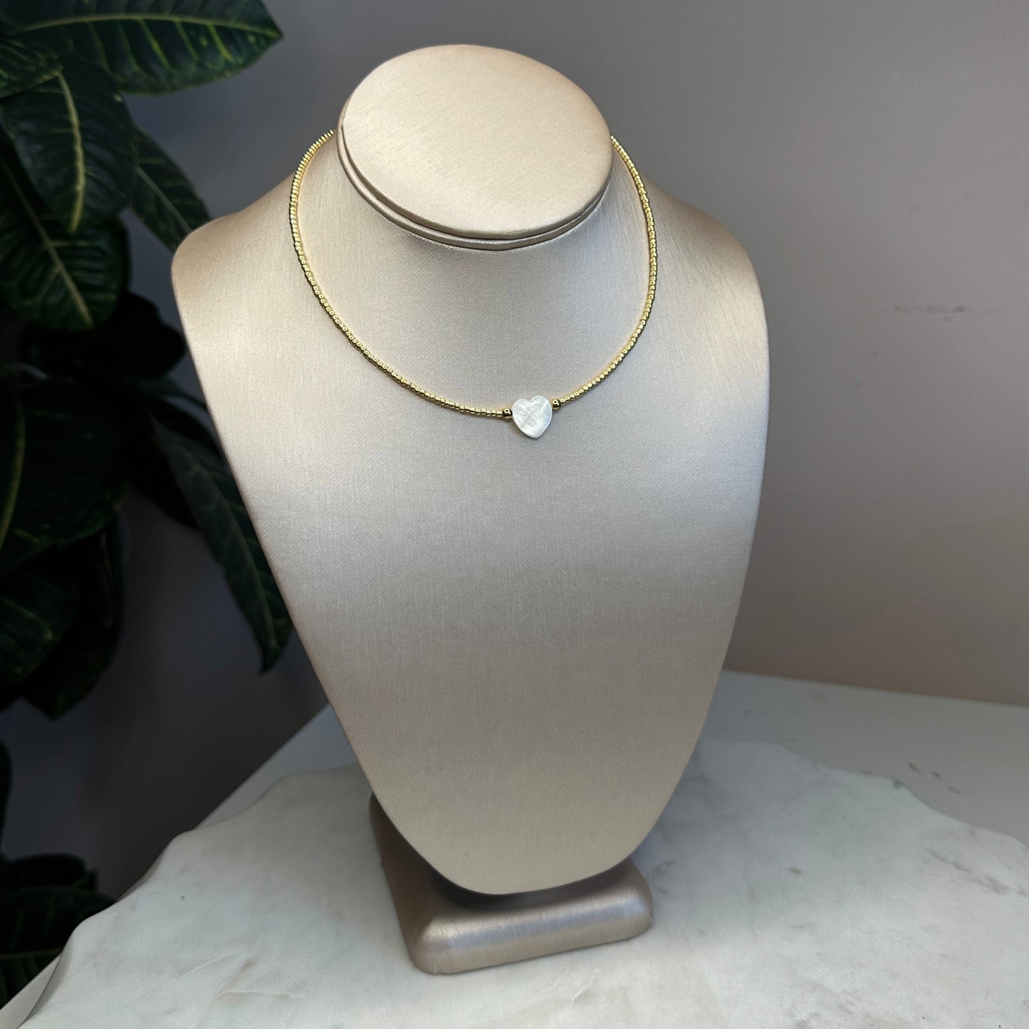 Mother-of-pearl heart  & seed beads choker (gold)