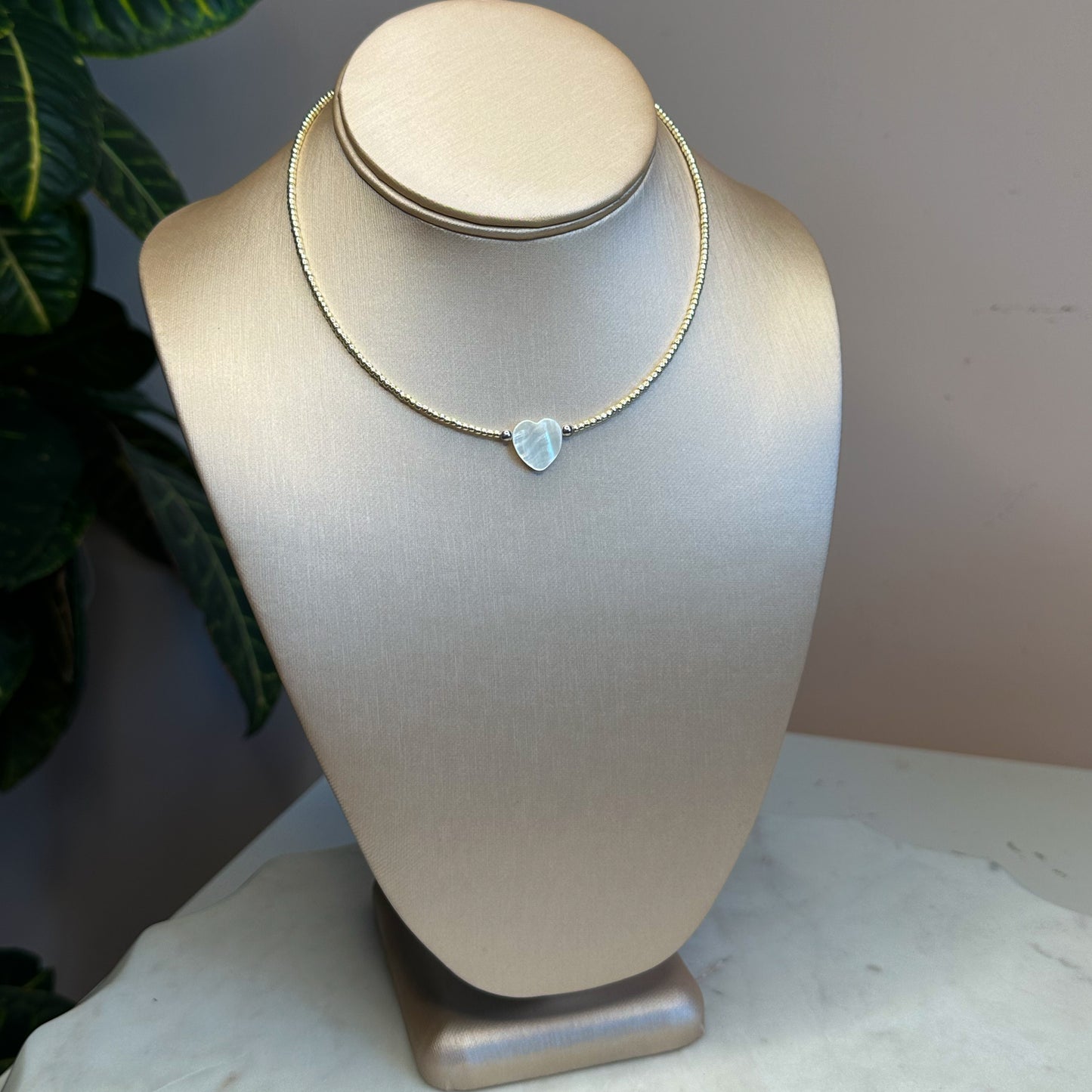 Mother-of-pearl heart  & seed beads choker (silver)